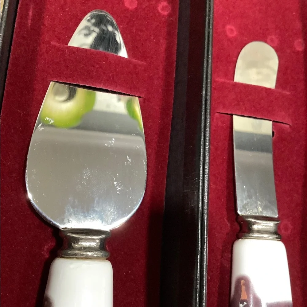 FROM DISNEY RESORTS CHEESE‎ SPREADER SET